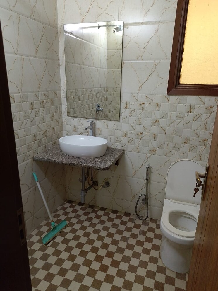 Bathroom, saket 1 Bedroom 450 Sq.Ft. Builder Floor In Saket Delhi 9627110
