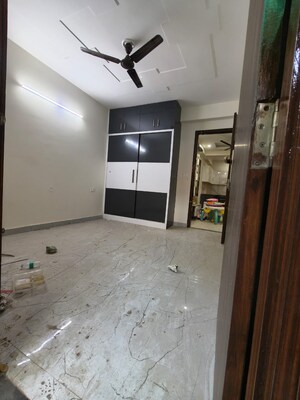 Room in 2 BHK Builder Floor at Sector 15 – for Rent