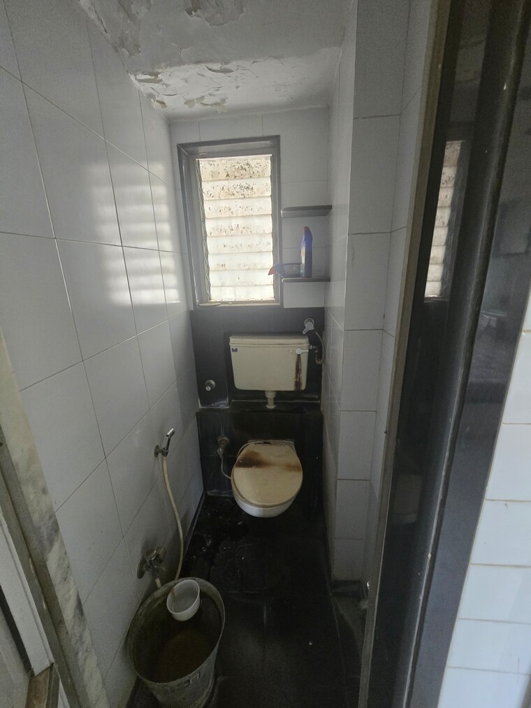 Bathroom, damodar-park-apartment 1 Bedroom 550 Sq.Ft. Apartment In Ghatkopar West Mumbai 9627264