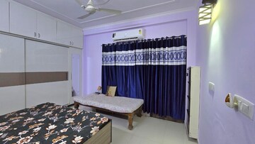 Master Bedroom in 2 BHK Builder Floor at Sector 15 – for Rent