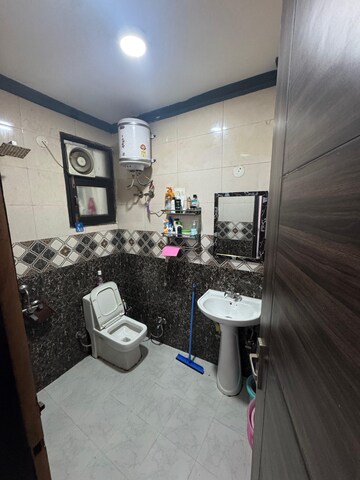 Master Bedroom in 1 BHK Builder Floor at Saket – for Rent