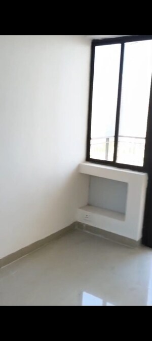 Room in 2.5 BHK Apartment at RG Luxury Homes, Sector 16b Greater Noida – for Rent