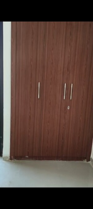 Furnished Amenities in 2.5 BHK Apartment at RG Luxury Homes, Sector 16b Greater Noida – for Rent