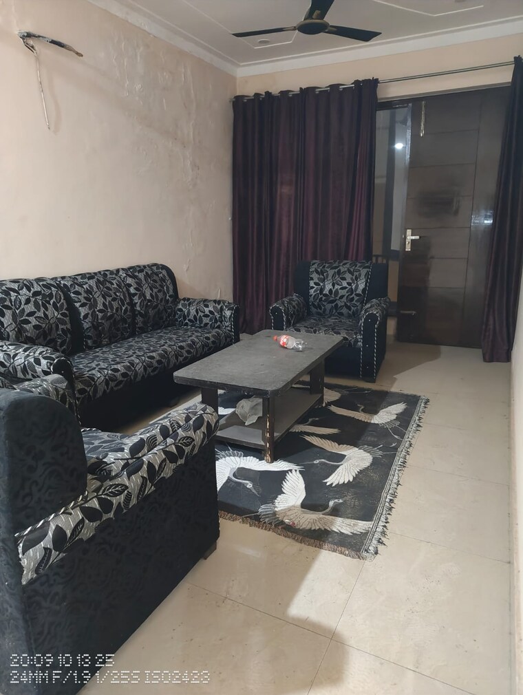 Living Room, sector 14 3.5 Bedroom 2000 Sq.Ft. Builder Floor In Sector 14 Gurgaon 9627386
