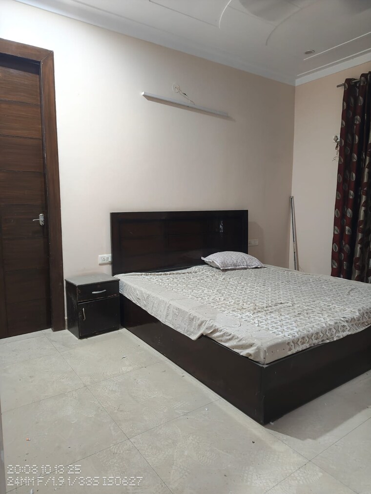 Bedroom, sector 14 3.5 Bedroom 2000 Sq.Ft. Builder Floor In Sector 14 Gurgaon 9627386