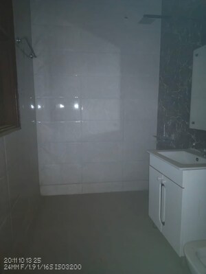 Bathroom in 3.5 BHK Builder Floor at Sector 14 – for Rent