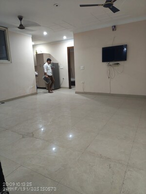 Room in 3.5 BHK Builder Floor at Sector 14 – for Rent