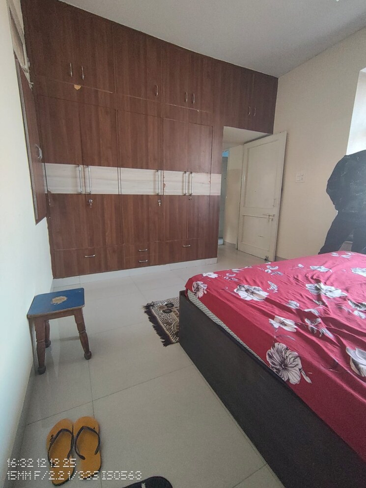 Bedroom, sector 14 3.5 Bedroom 2000 Sq.Ft. Builder Floor In Sector 14 Gurgaon 9627386