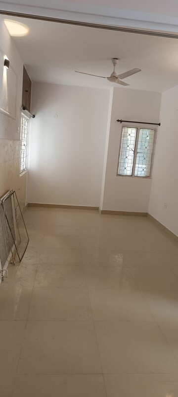 Room in 3 BHK Apartment at South Delhi – for Sale