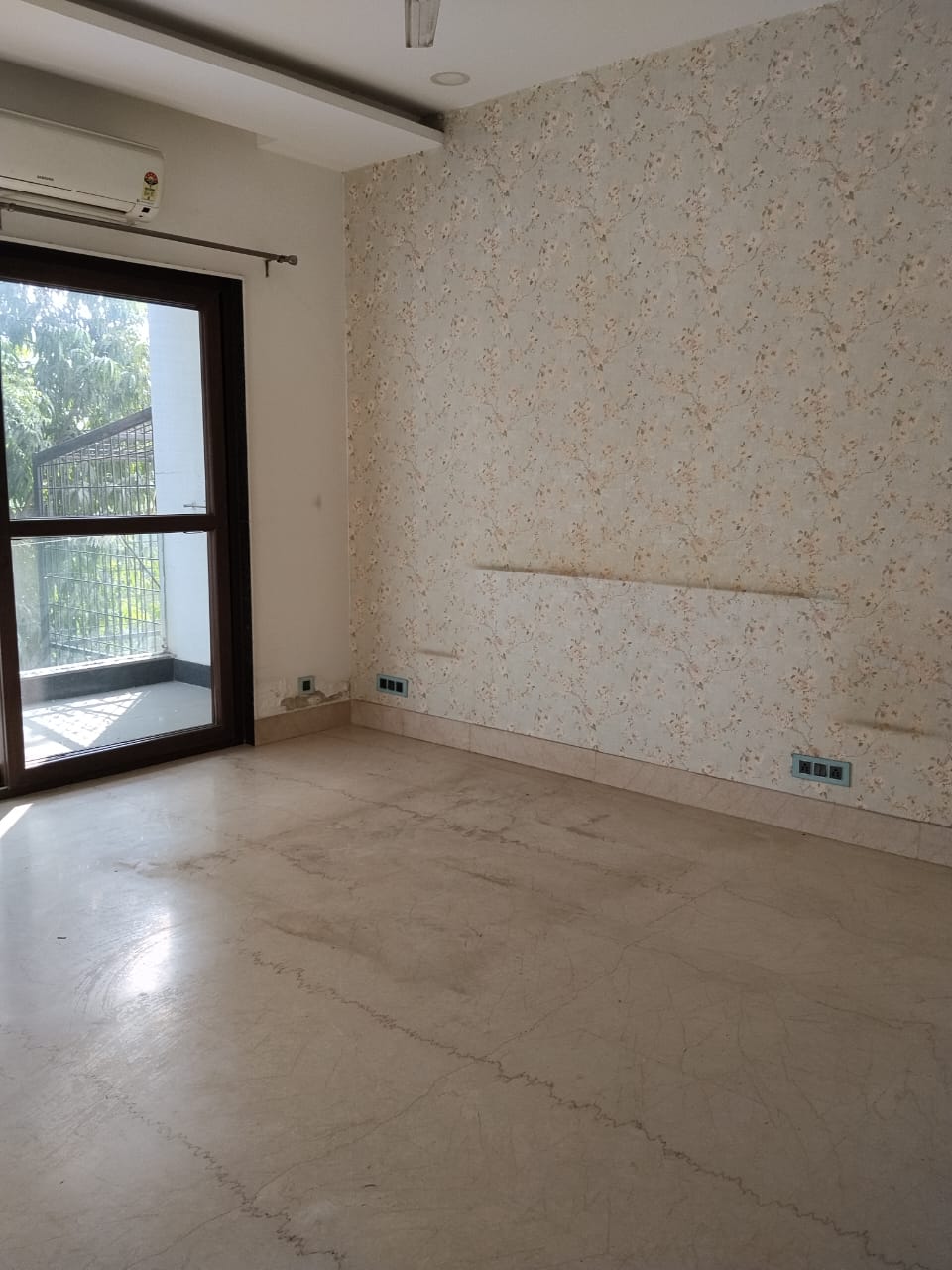 4 BHK + Servant Room Builder Floor For Rent in Unitech South City 1