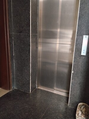 Building Lobby in 4 BHK Builder Floor at Unitech South City 1, South City 1 – for Rent