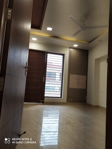Room in 4 BHK Builder Floor at Parklands, Sector 85 – for Sale