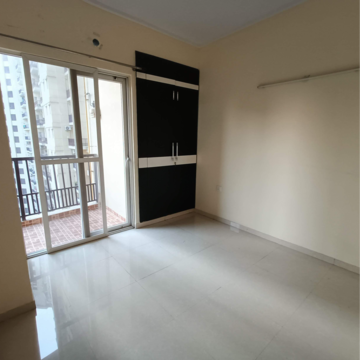 Room in 2 BHK Apartment at Gardenia Gateway, Sector 75 – for Rent