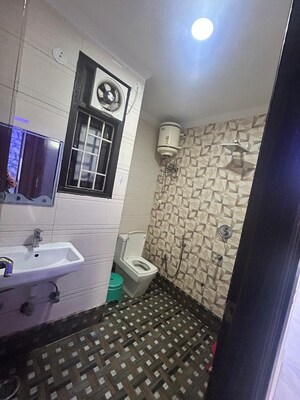 Team Area in 3 BHK Builder Floor at Mahavir Enclave 1 – for Rent