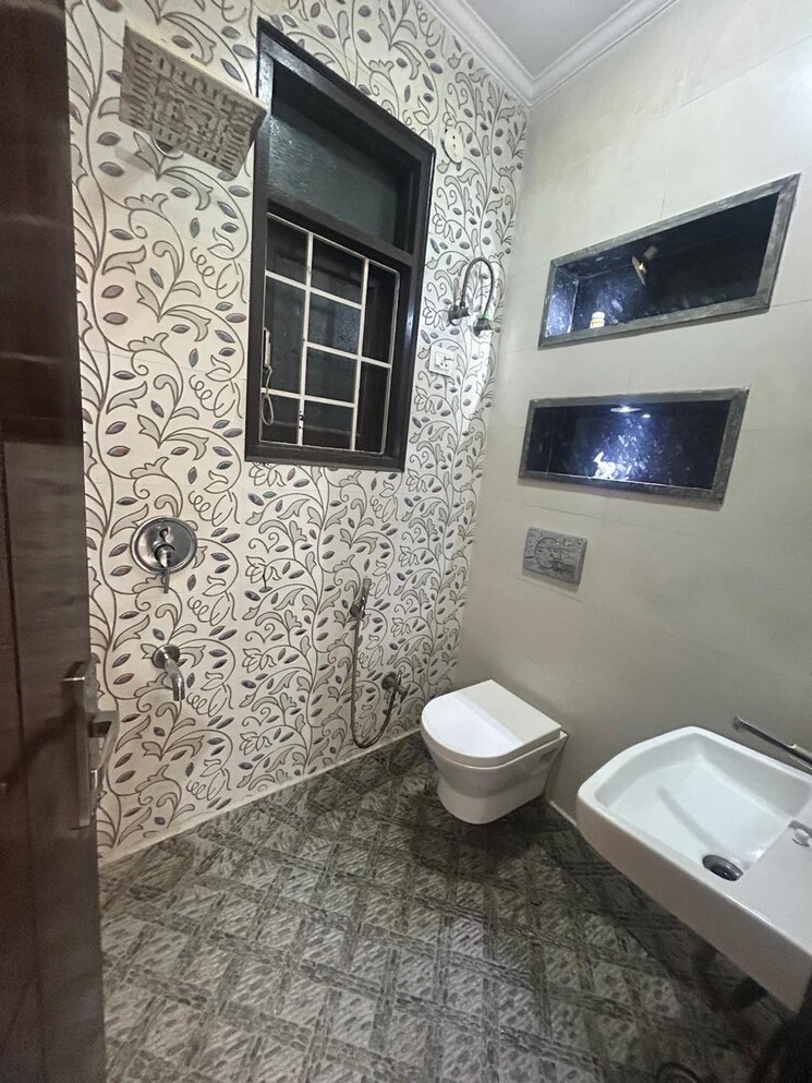 Bathroom, mahavir enclave 1 3 Bedroom 900 Sq.Ft. Builder Floor In Mahavir Enclave 1 Delhi 9627539