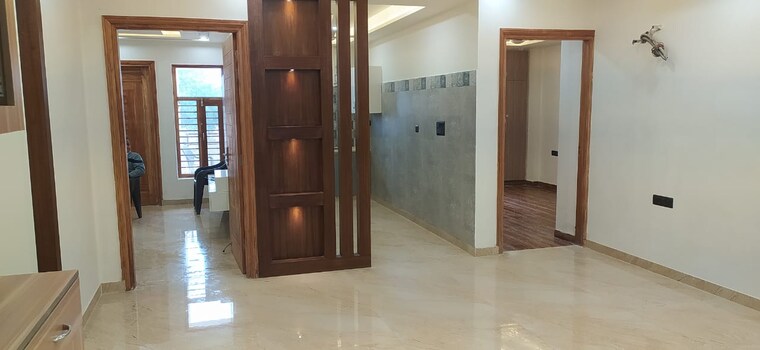 Room, parklands 4 Bedroom 350 Sq.Yd. Builder Floor In Sector 85 Faridabad 9627535