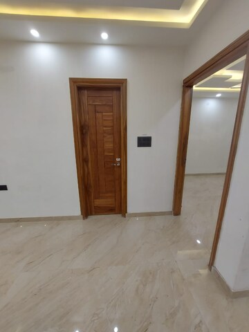 Room in 4 BHK Builder Floor at Parklands, Sector 85 – for Sale