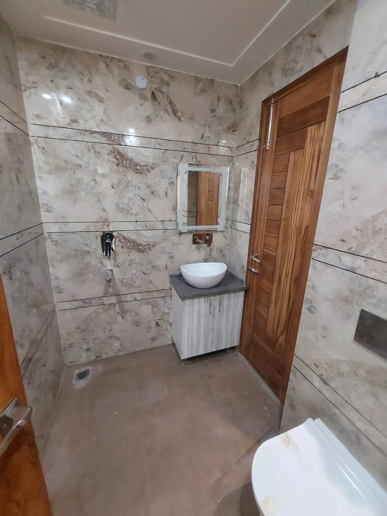 Bathroom, parklands 4 Bedroom 350 Sq.Yd. Builder Floor In Sector 85 Faridabad 9627535