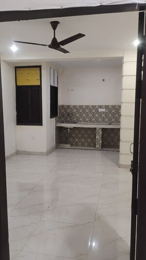 Room in 1 BHK Builder Floor at Saket – for Rent