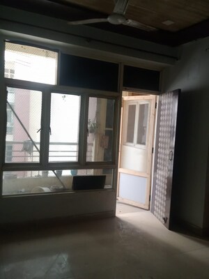 Room in 3 BHK Apartment at Supertech Livingston, Sain Vihar – for Rent