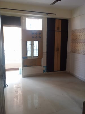 Room in 3 BHK Apartment at Supertech Livingston, Sain Vihar – for Rent