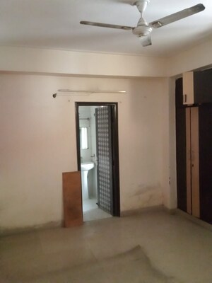 Room in 3 BHK Apartment at Supertech Livingston, Sain Vihar – for Rent