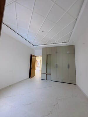 Room in 3 BHK Apartment at SRR Elite, Bellandur – for Rent