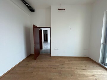 Room in 3 BHK Apartment at Kalpataru Avana, Parel – for Sale
