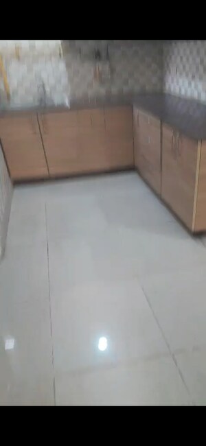 Room in 2.5 BHK Apartment at Gaur City 5th Avenue, Sector 4 Greater Noida – for Rent