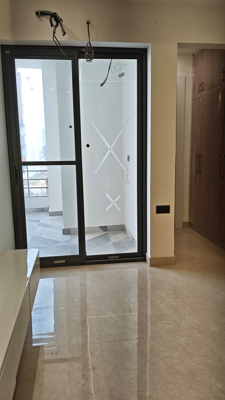 Room, parklands 3 Bedroom 250 Sq.Yd. Builder Floor In Sector 85 Faridabad 9627995