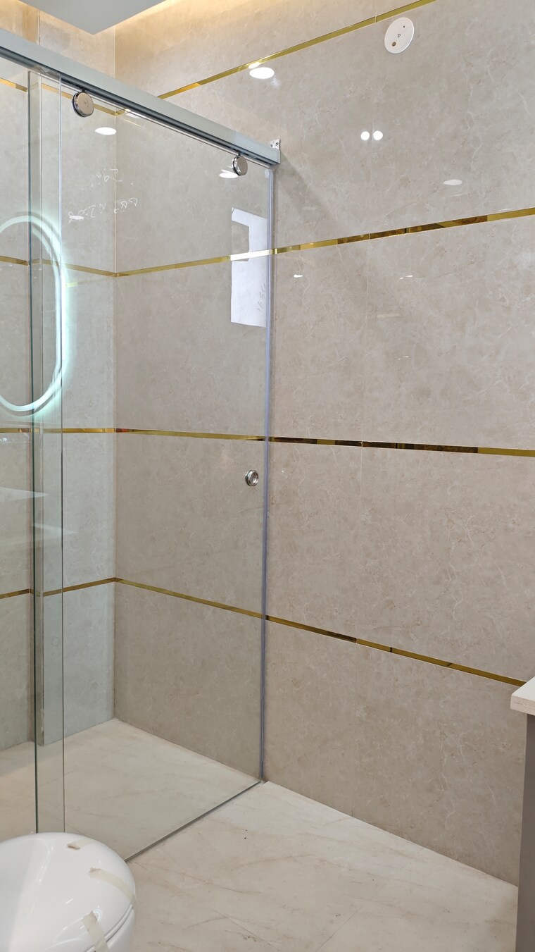 Bathroom, parklands 3 Bedroom 250 Sq.Yd. Builder Floor In Sector 85 Faridabad 9627995