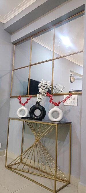 Team Area in 2 BHK Apartment at Gaur City 6th Avenue, Sector 4 Greater Noida – for Rent