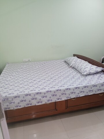Bedroom in 1 BHK Builder Floor at Zoo Road – for Rent