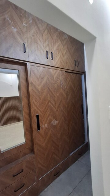 Furnished Amenities in 2 BHK Builder Floor at Ghazipur – for Sale