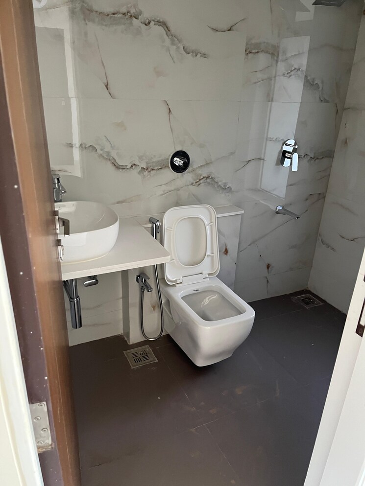 Bathroom, devtaru-the-island 2 Bedroom 1100 Sq.Ft. Apartment In Gamdevi Mumbai 9617197