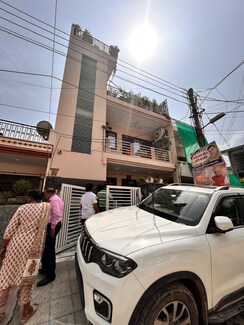 4 BHK + Extra Room Independent House For Sale in Sector 8