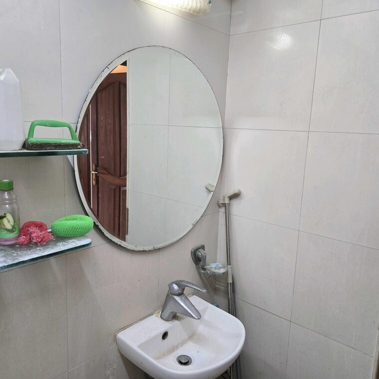 Bathroom, mahim west 4 Bedroom 2000 Sq.Ft. Apartment In Mahim West Mumbai 9627969
