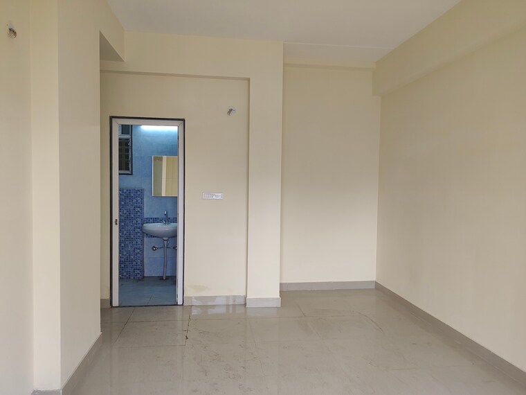 Room, sector 14 dwarka 2 Bedroom 1300 Sq.Ft. Apartment In Sector 14 Dwarka Delhi 9628099