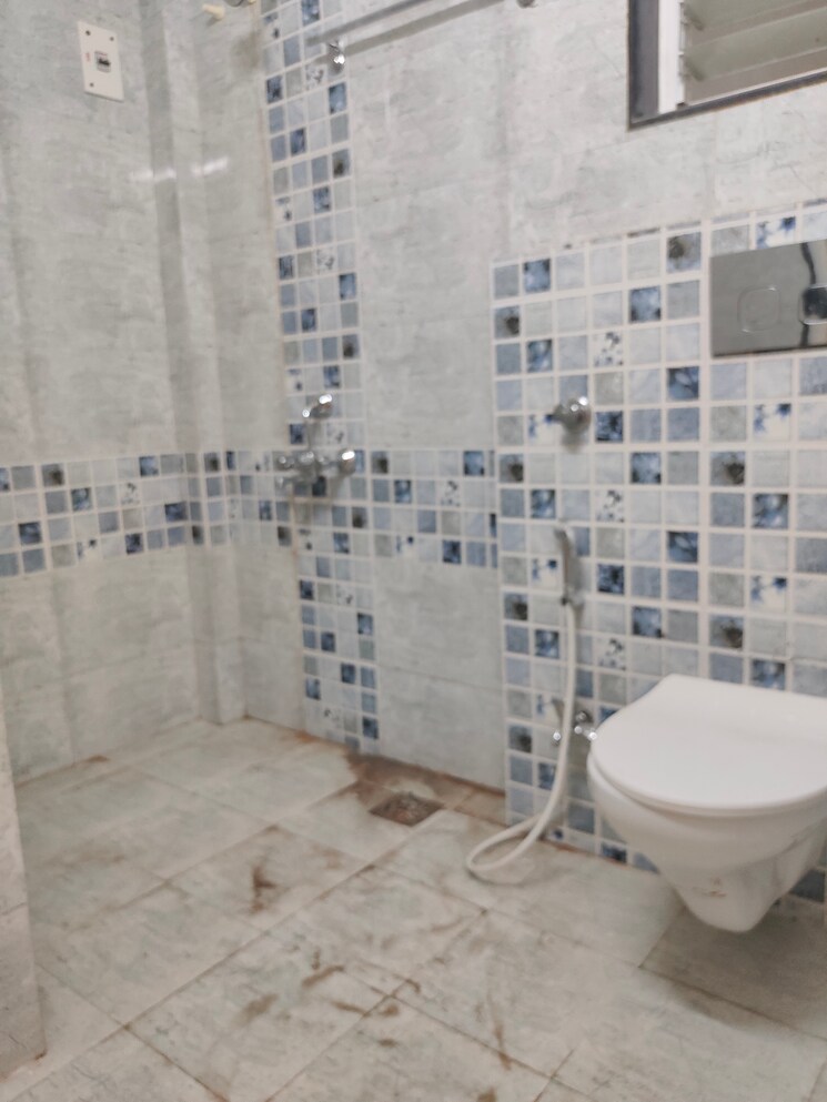 Bathroom, sector 14 dwarka 2 Bedroom 1300 Sq.Ft. Apartment In Sector 14 Dwarka Delhi 9628099