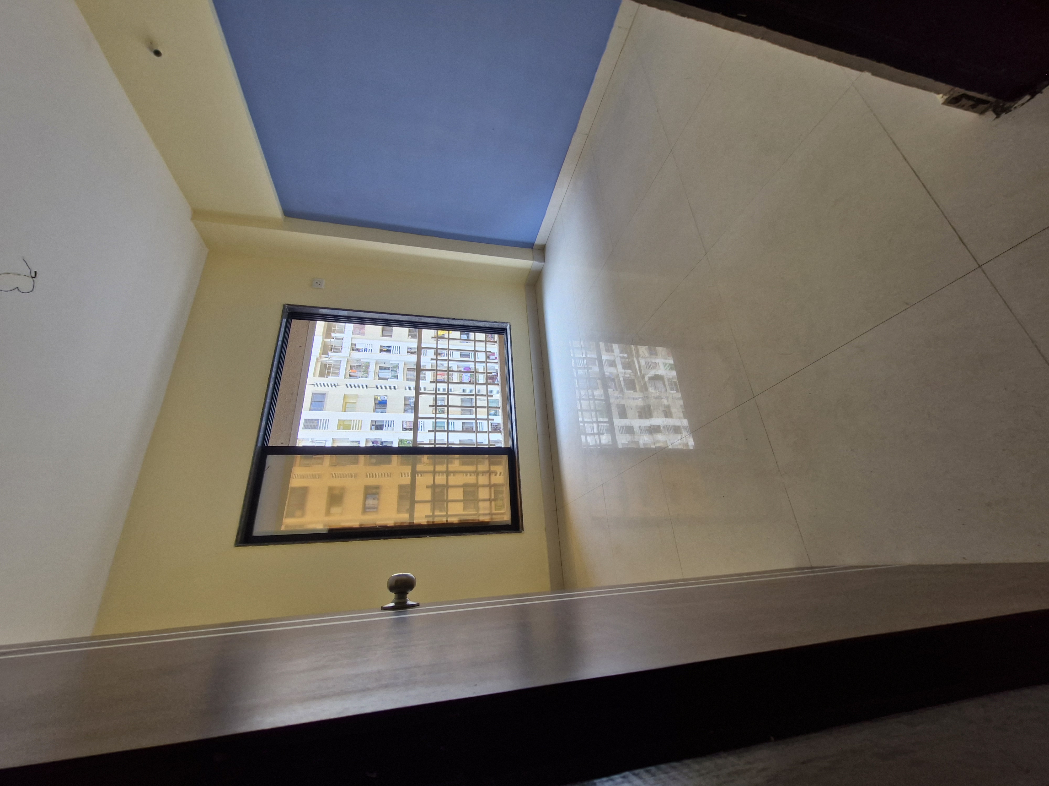 2 BHK Apartment For Sale in Kini Tower