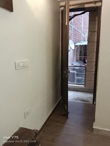 Room in 3 BHK Builder Floor at Govindpuri – for Sale