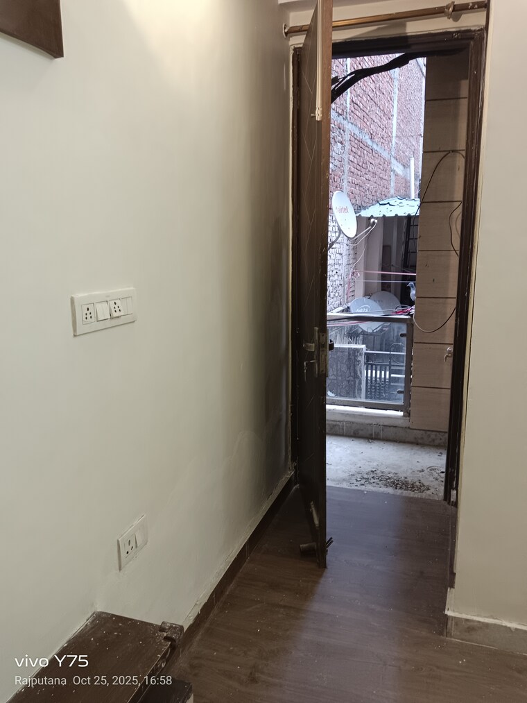 Room, govindpuri 3 Bedroom 900 Sq.Ft. Builder Floor In Govindpuri Delhi 9628310