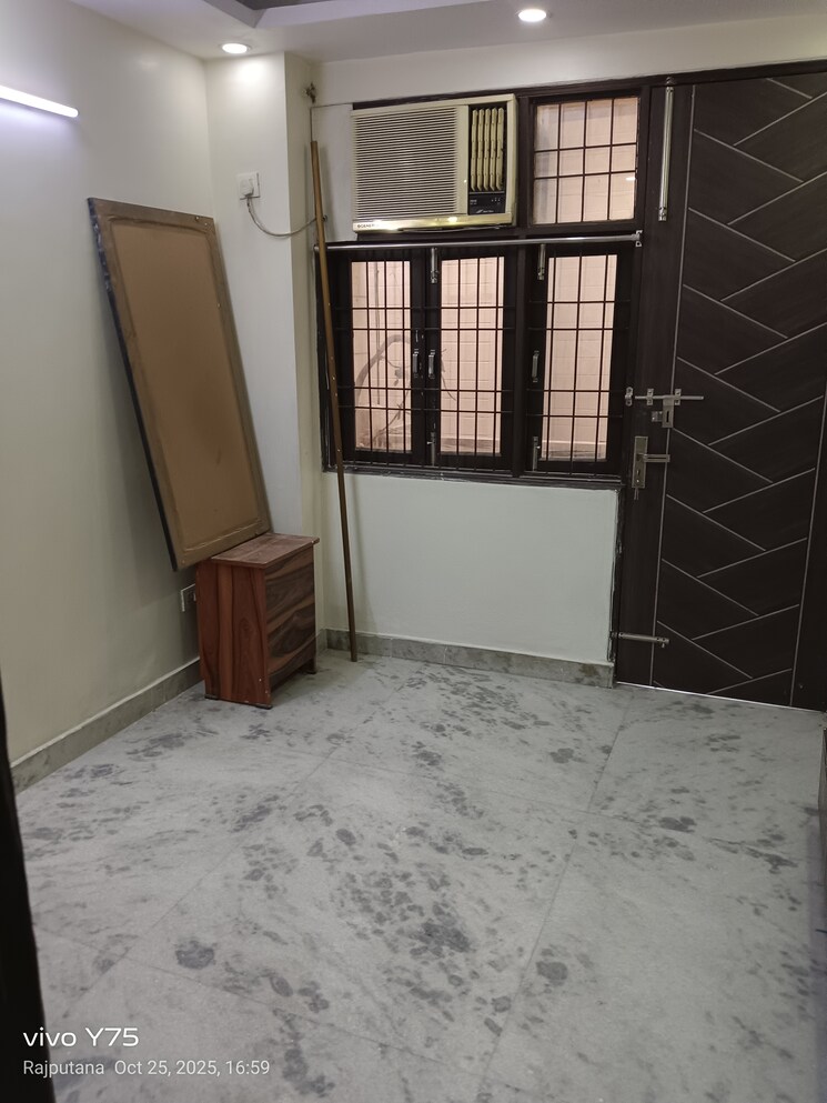Room, govindpuri 3 Bedroom 900 Sq.Ft. Builder Floor In Govindpuri Delhi 9628310