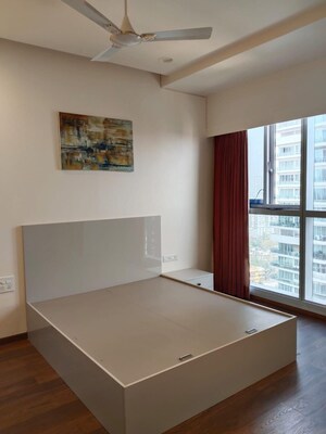 Room in 3 BHK Apartment at Prabhadevi CHS, Prabhadevi – for Sale