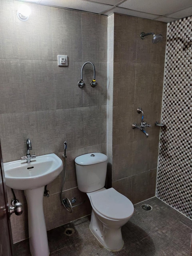 Bathroom, aditya-city-apartments 2 Bedroom 924 Sq.Ft. Apartment In Shahpur Bamheta Ghaziabad 9628441