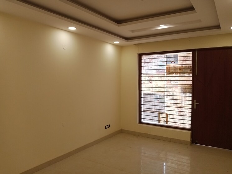 Room, puri-kohinoor 3 Bedroom 160 Sq.Yd. Builder Floor In Sector 89 Faridabad 9489083