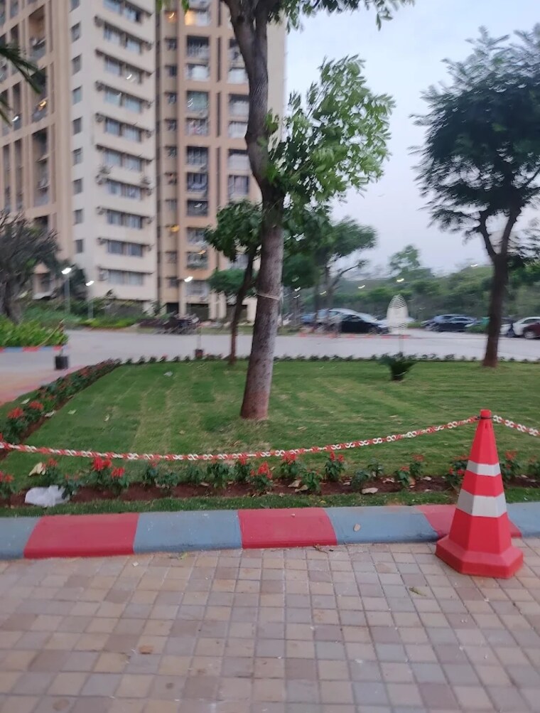 Garden, ashok-towers 2.5 Bedroom 1025 Sq.Ft. Apartment In Parel Mumbai 9628445