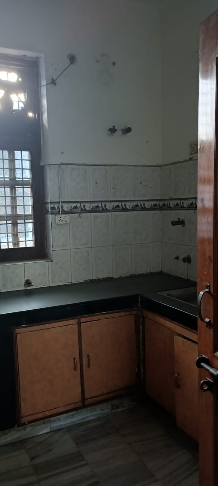 Kitchen, sector 15 2 Bedroom 1950 Sq.Ft. Builder Floor In Sector 15 Gurgaon 9628573