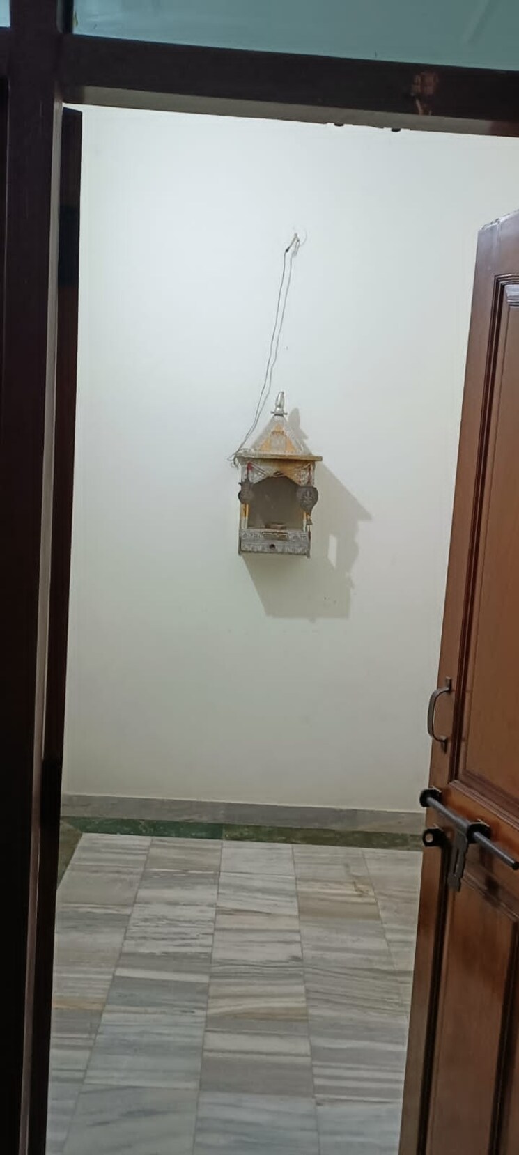 Room, sector 15 2 Bedroom 1950 Sq.Ft. Builder Floor In Sector 15 Gurgaon 9628573