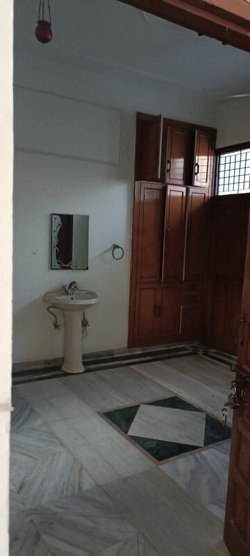  2 BHK Builder Floor at Sector 15 – for Rent